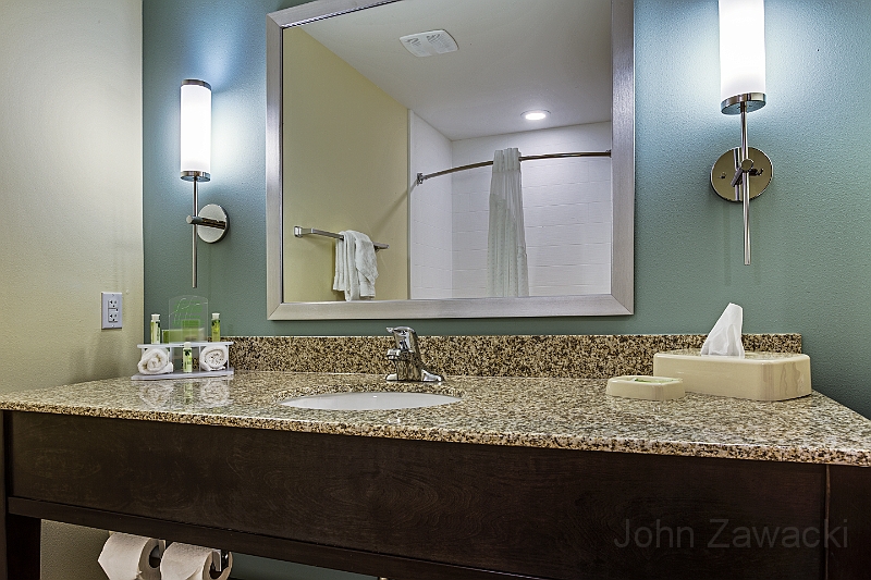 MCOQT-HIEX-Orlando East UCF-Guest Bath-9778.tif